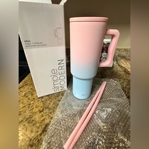 BNIB SIMPLE MODERN SWEET TAFFY TREK